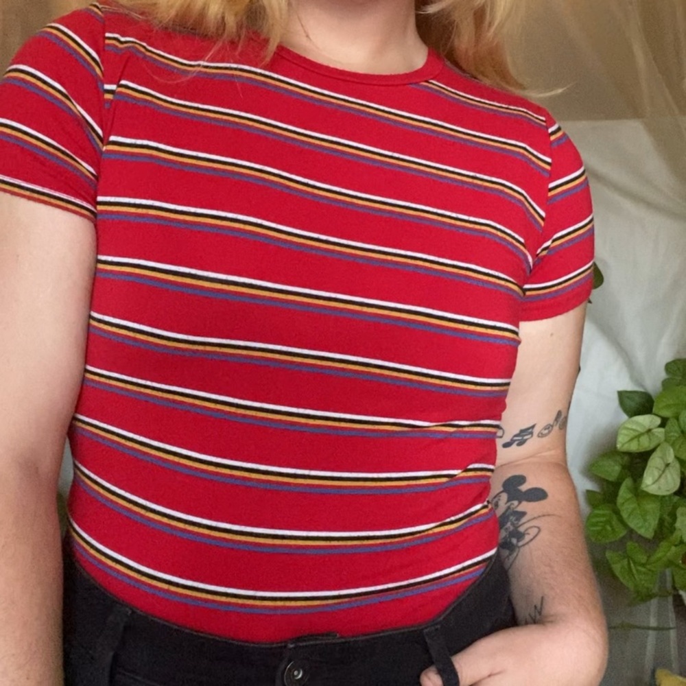 Red striped basic comfy tee